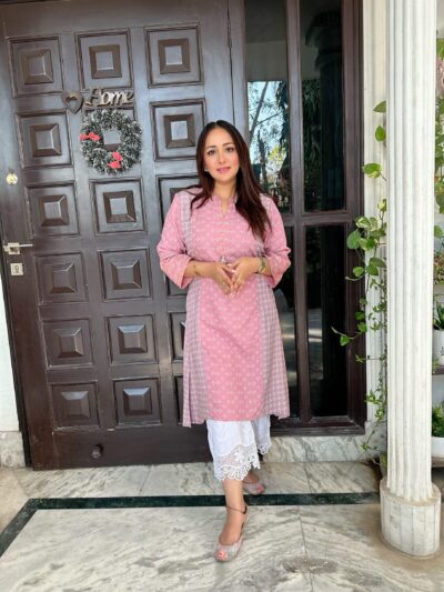 Lavender Printed Kurta with Threadwork and 3/4th Sleeves