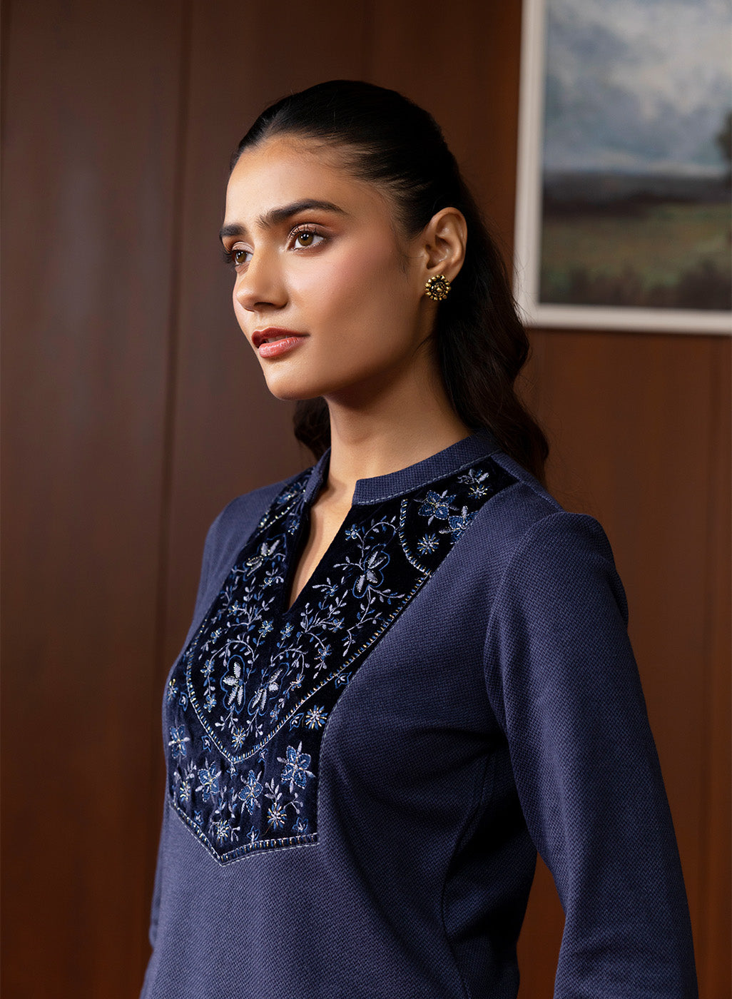 Saraya Navy Embroidered Straight Kurta - Image 4